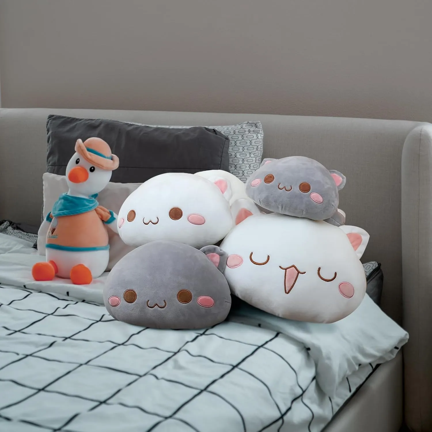 AFAN Cat Stuffed Animals Plush Cute Soft Cat Plush Pillow Toys Kawaii Plushies Room Decor Gifts for Kids Girls Boys (Squinted Eyes, Grey, 13.7 Inch)