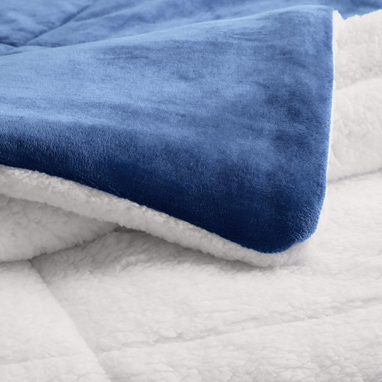 Amazon Basics 3 Piece Bedding Set, Micromink Sherpa, Ultra-Soft, Warm All Season Comforter, Full/Queen, Navy Blue, Solid