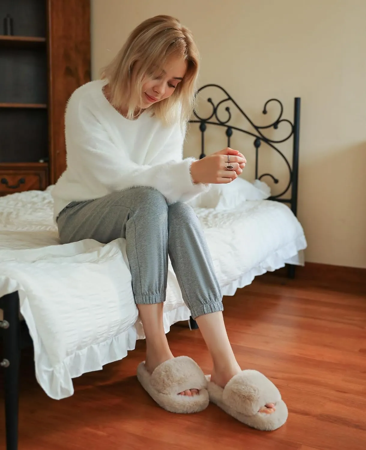 Ankis Comfy Women's Plush Slippers - Cute Chic Versatile Pretty Platform, Open Toe, Non-slip House Fluffy Fuzzy Slippers for Women Indoor Outdoor, All Seasons