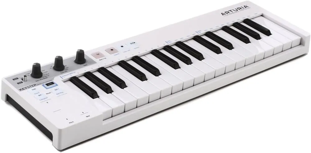 Arturia KeyStep 430201 32-key Compact Keyboard Controller/Sequencer with Microfiber and Free EverythingMusic 1 Year Extended Warranty