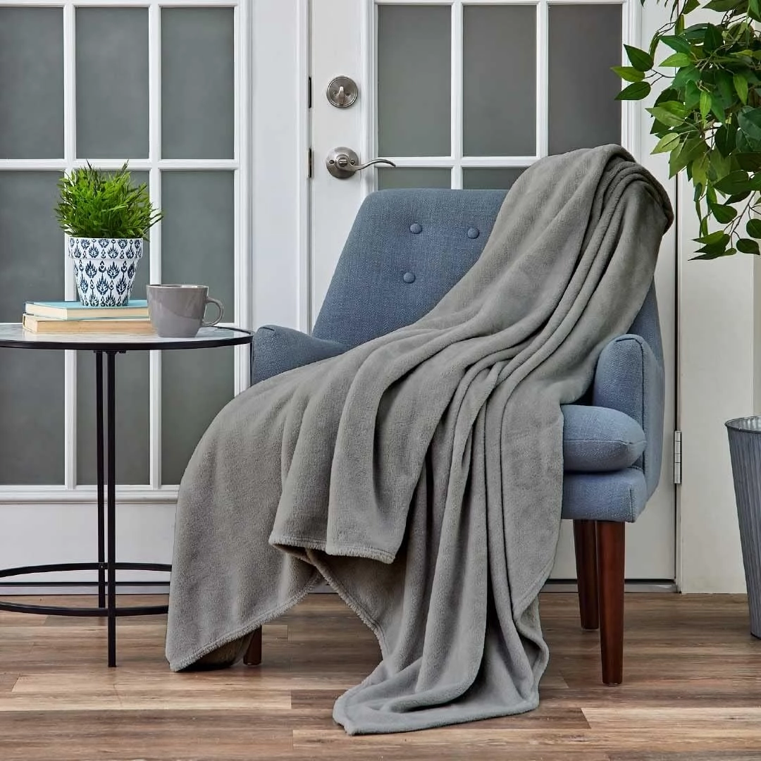 Cosy House Collection Everyday 1500 Series Fleece Blanket - Master Bedroom Essentials - All Season, Stays Fresh & Clean - Soft, Breathable & Skin-Friendly (King/Cal King, Grey)
