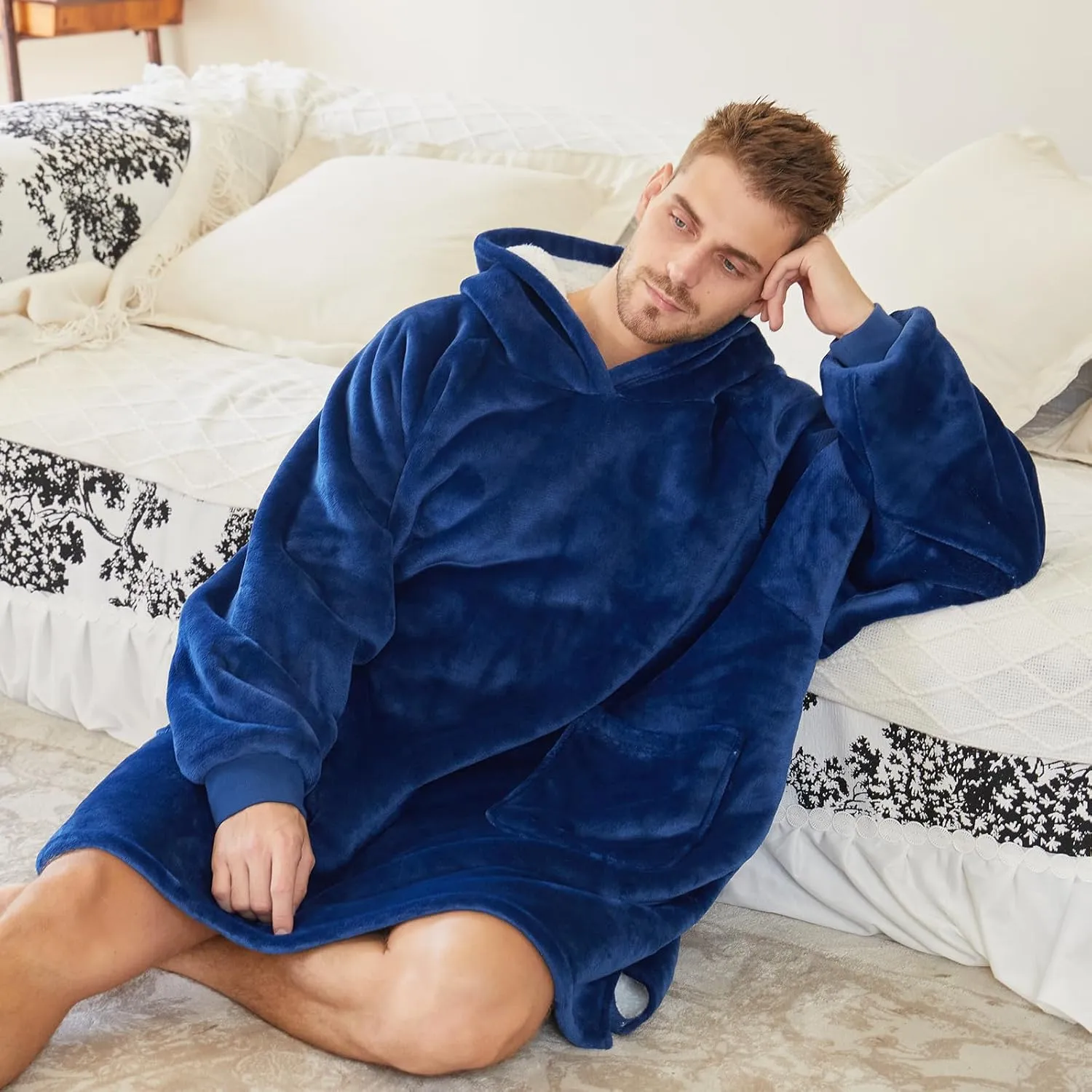 DaysU Wearable Blanket Hoodie Adult, Oversized Sherpa Sweatshirt for Women and Men, Two Pockets Hoodie Blanket