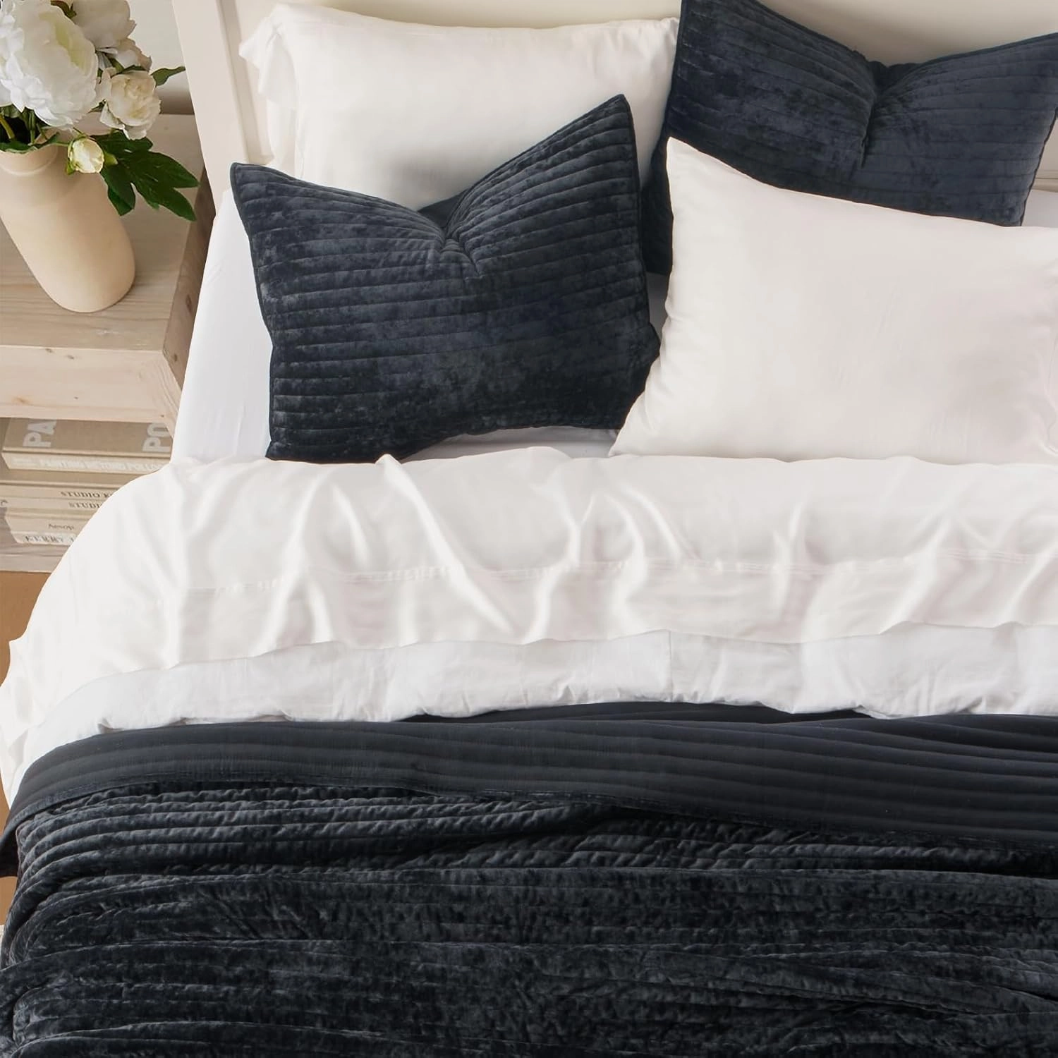 EVERGRACE Velvet Quilt Set King Size, Luxurious Soft Striped Channel Bedding Set, Lightweight Velvet Comforter for All Season, Oversized Bedspread Coverlet with 2 Matching Shams, Black