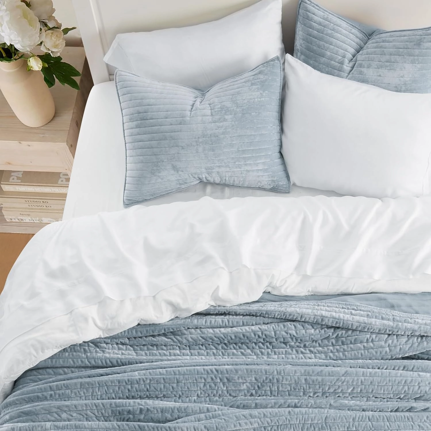 EVERGRACE Velvet Quilt Set Queen Size, Luxurious Soft Striped Channel Bedding Set, Lightweight Velvet Comforter for All Season, Oversized Bedspread Coverlet with 2 Matching Shams, Blue Linen