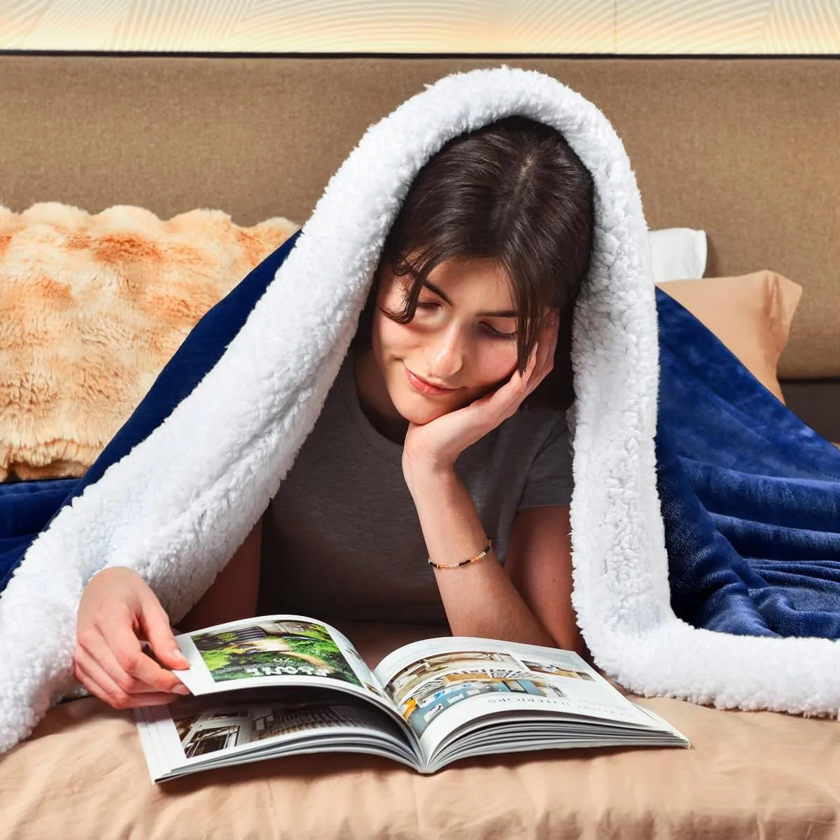 KAWAHOME Sherpa Fleece King Size Blanket for Bed - Extra Warm and Heavy Thick Blankets for Winter, Super Soft 500GSM Plush Blanket, 108" X 90" Navy Blue