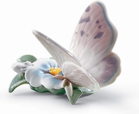 LLADRÓ Refreshing Pause Butterfly Figurine. Porcelain Butterfly Figure.