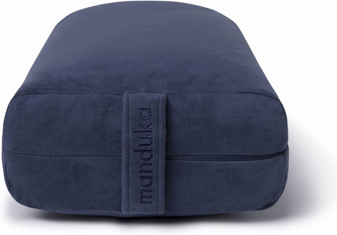Manduka enlight Bolster Pillow - Yoga Pillow with Machine Washable Microfiber Cover, Curved Design for Optimal Workout and Meditation Support, Yoga and Pilates Equipment