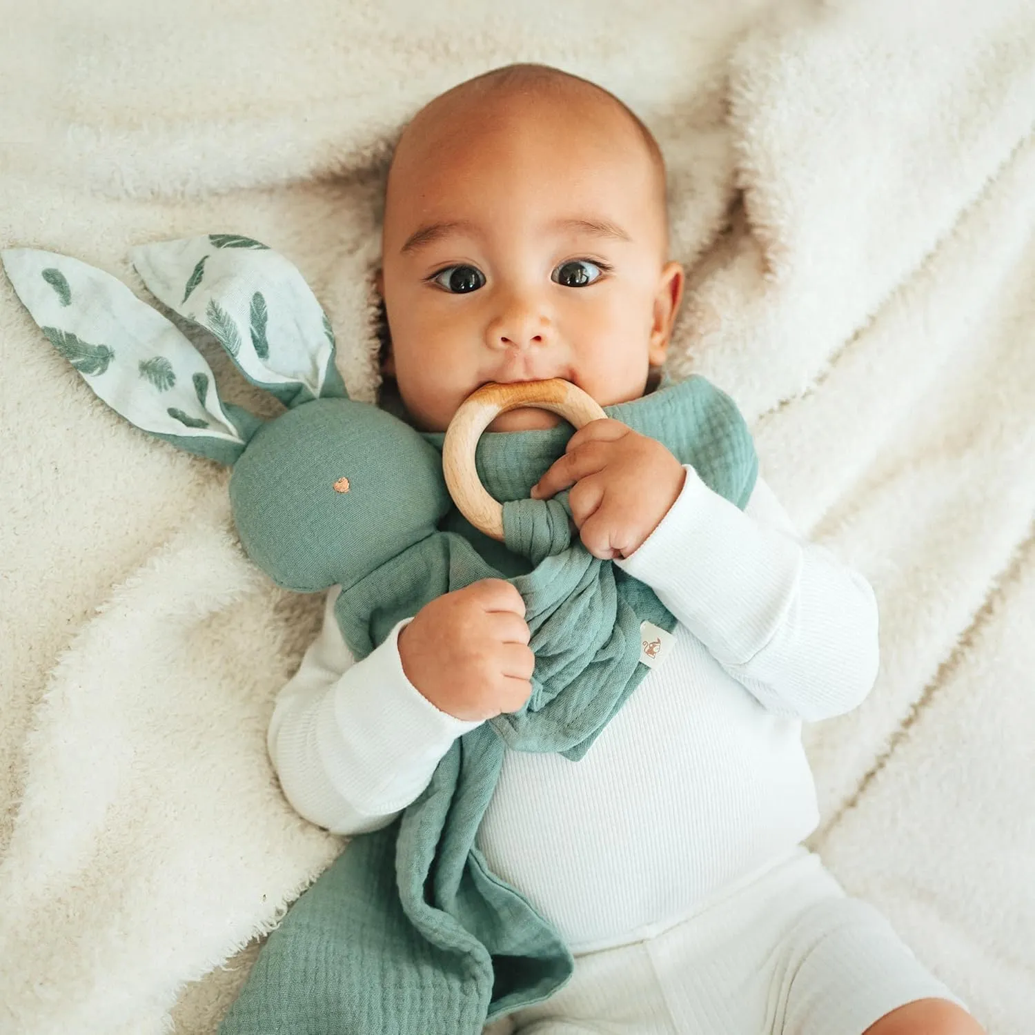Mikito Organic Cotton Newborn Gift Box, Unisex Baby Gifts Including Muslin Lovey Comforter, Bandana Bib, Wooden Teether & Birth Announcement Sign