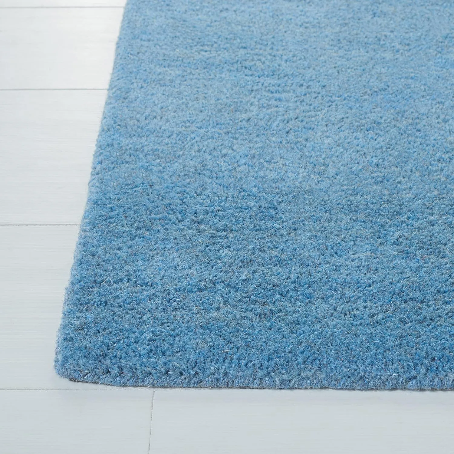 SAFAVIEH Himalaya Collection Accent Rug - 2' x 3', Blue, Handmade Wool, Ideal for High Traffic Areas in Entryway, Living Room, Bedroom (HIM610D)