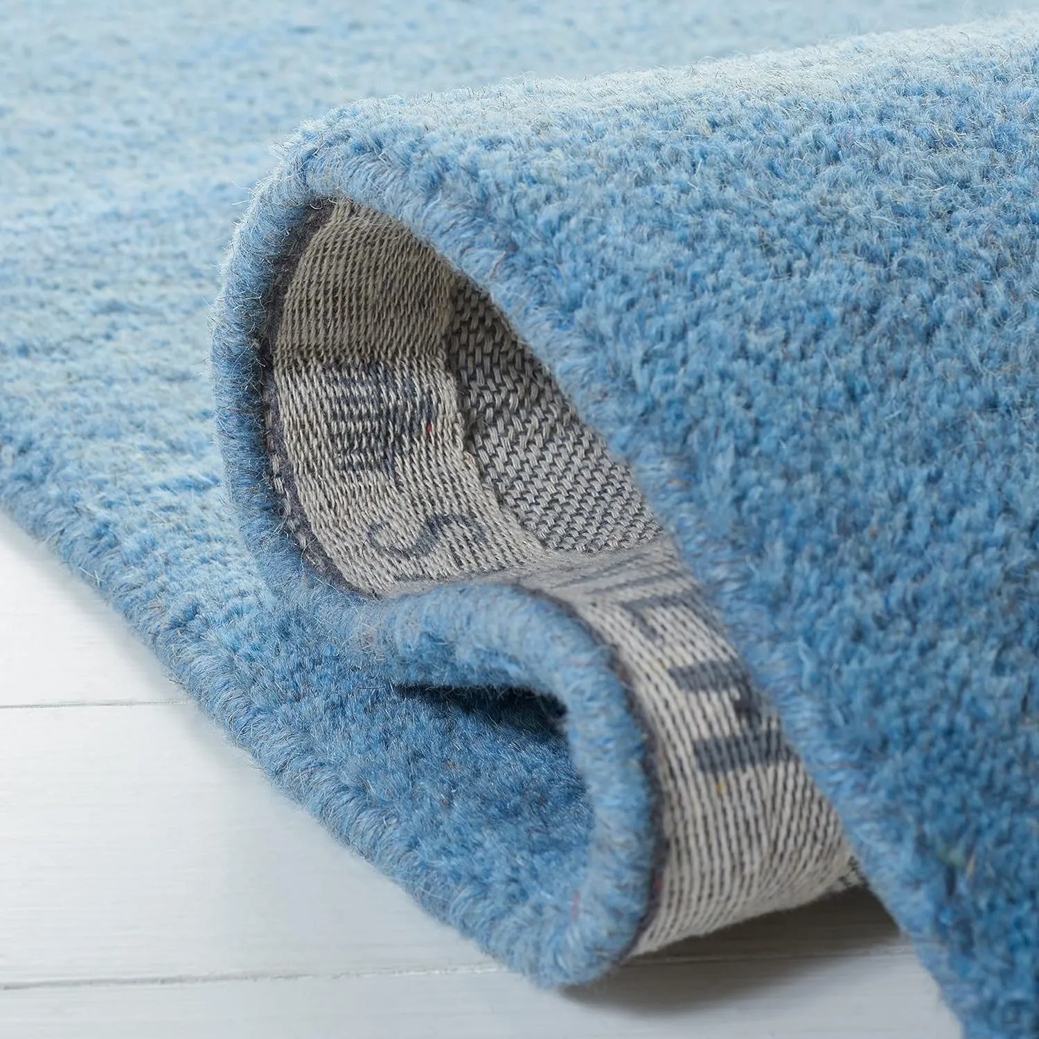 SAFAVIEH Himalaya Collection Accent Rug - 2' x 3', Blue, Handmade Wool, Ideal for High Traffic Areas in Entryway, Living Room, Bedroom (HIM610D)