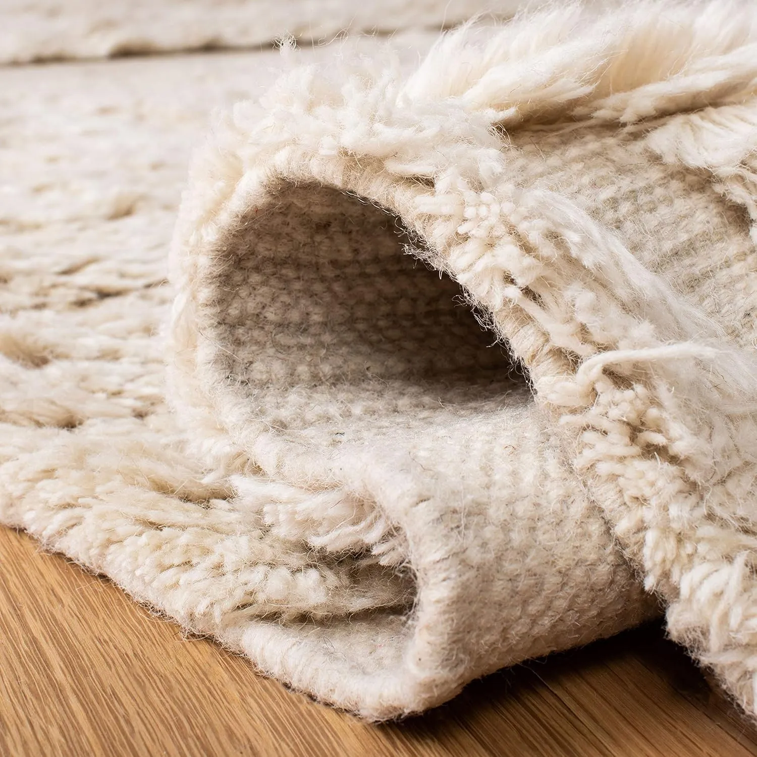 SAFAVIEH Kenya Collection Accent Rug - 3' x 5', Ivory & Beige, Handmade Moroccan Boho Tribal Tassel Wool, Ideal for High Traffic Areas in Entryway, Living Room, Bedroom (KNY958A)