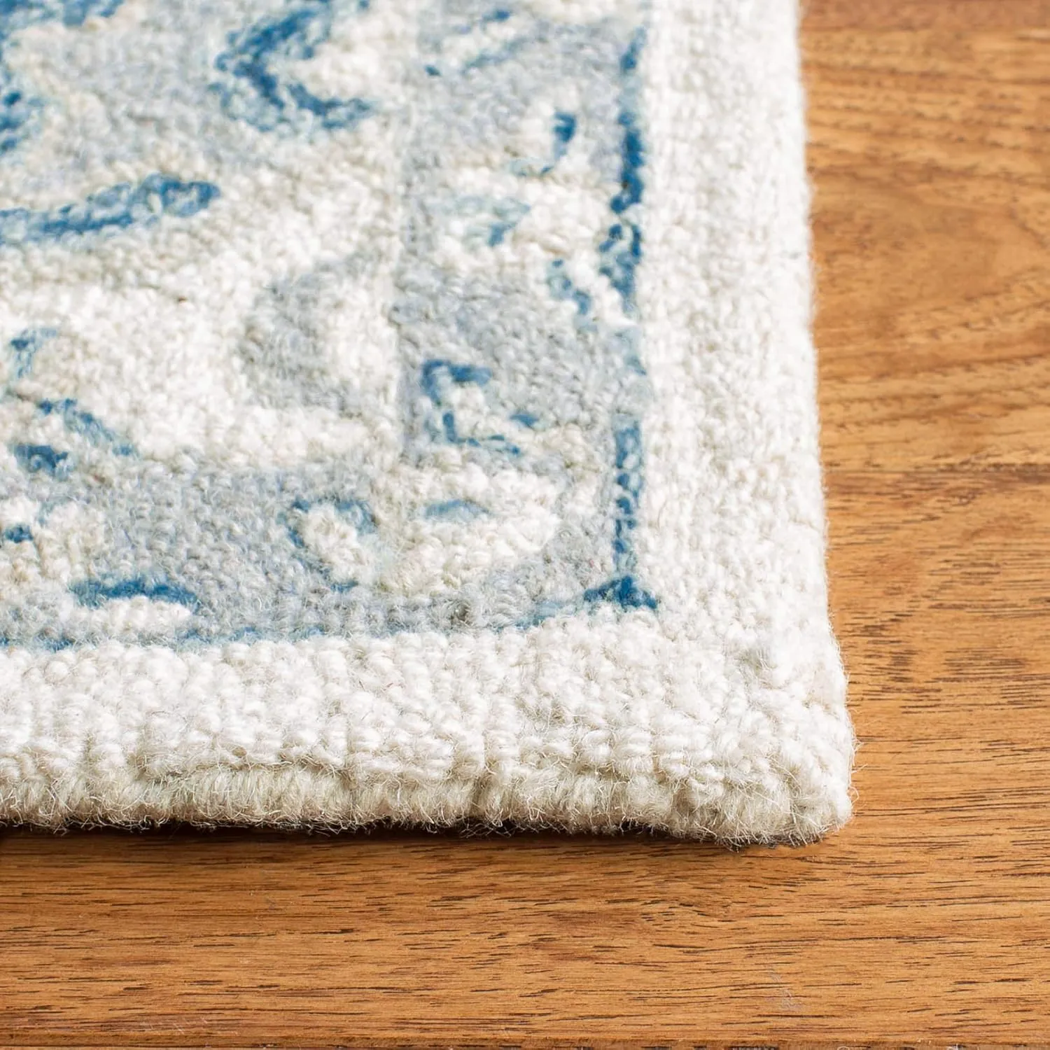 SAFAVIEH Micro-Loop Collection Runner Rug - 2'3" x 7', Ivory & Navy, Handmade Shabby Chic Medallion Wool, Ideal for High Traffic Areas in Living Room, Bedroom (MLP503L)