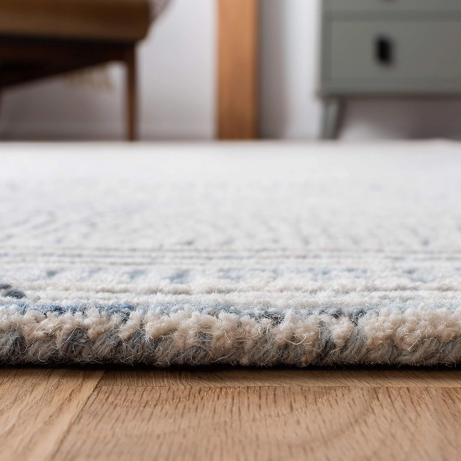 SAFAVIEH Abstract Collection 6' Square Ivory/Blue ABT340M Handmade Premium Wool Area Rug
