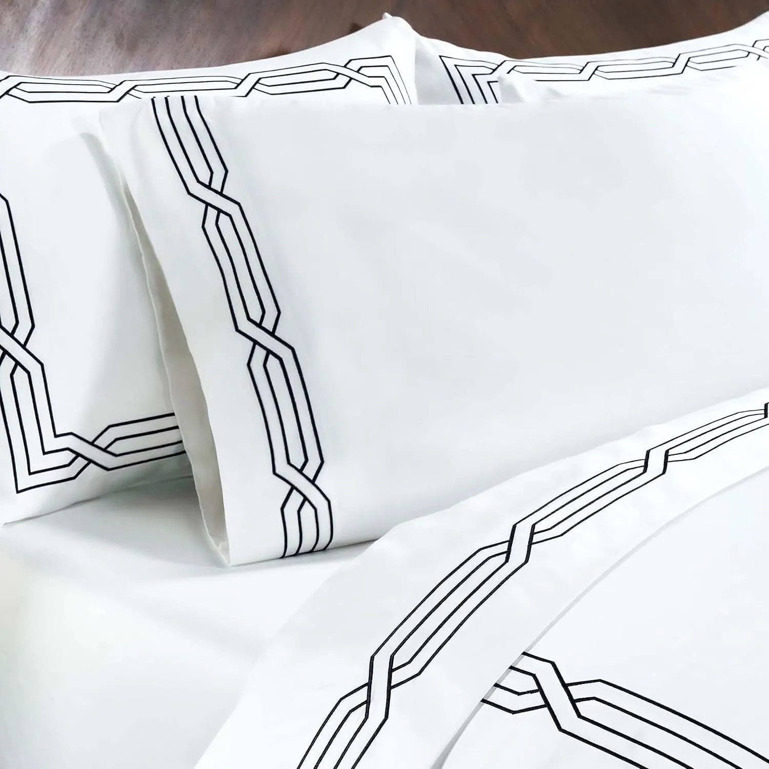 Superior Egyptian Cotton 4 Piece Sheet Set, Luxury 1200 Thread Count, Eco-Friendly, Sustainable Sheets, Soft Basics, Solid, Deep Pocket Fitted Sheet, Flat Sheet, Pillowcases, King, White-Navy Blue