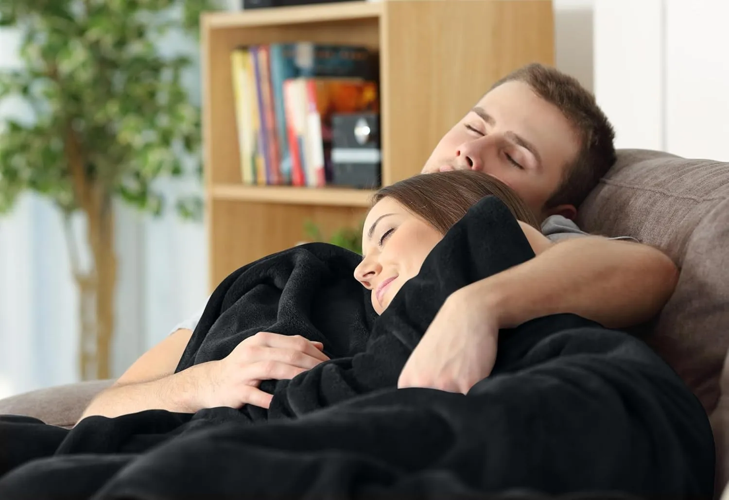 Utopia Bedding Fleece Blanket Queen Size Black 300GSM Luxury Anti-Static Fuzzy Soft Microfiber Bed Blanket (90x90 Inch)