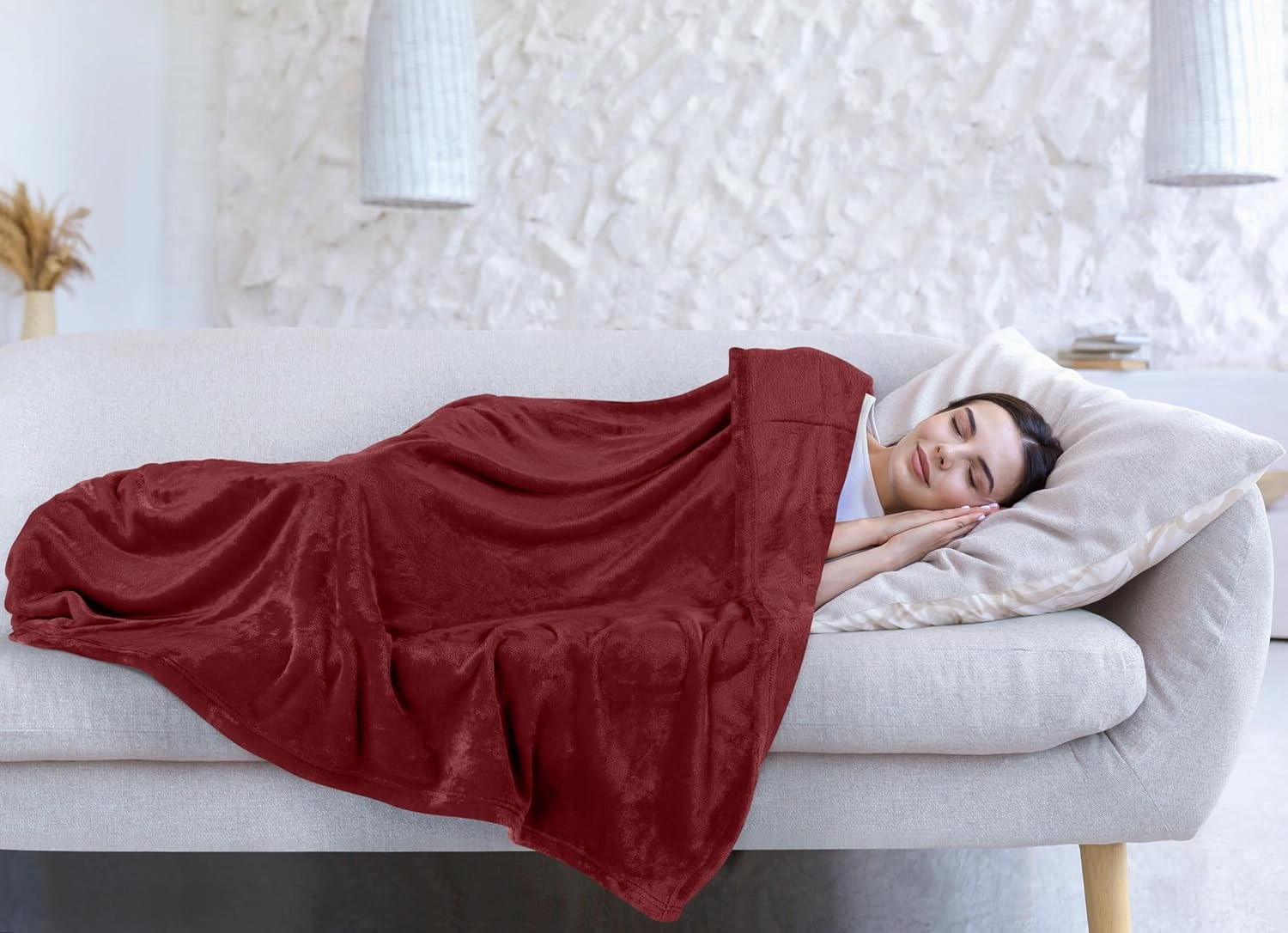 Utopia Bedding Fleece Blanket Queen Size Burgundy 300GSM Luxury Anti-Static Fuzzy Soft Microfiber Bed Blanket (90x90 Inch)