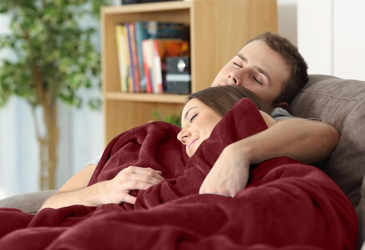 Utopia Bedding Fleece Blanket Queen Size Burgundy 300GSM Luxury Anti-Static Fuzzy Soft Microfiber Bed Blanket (90x90 Inch)