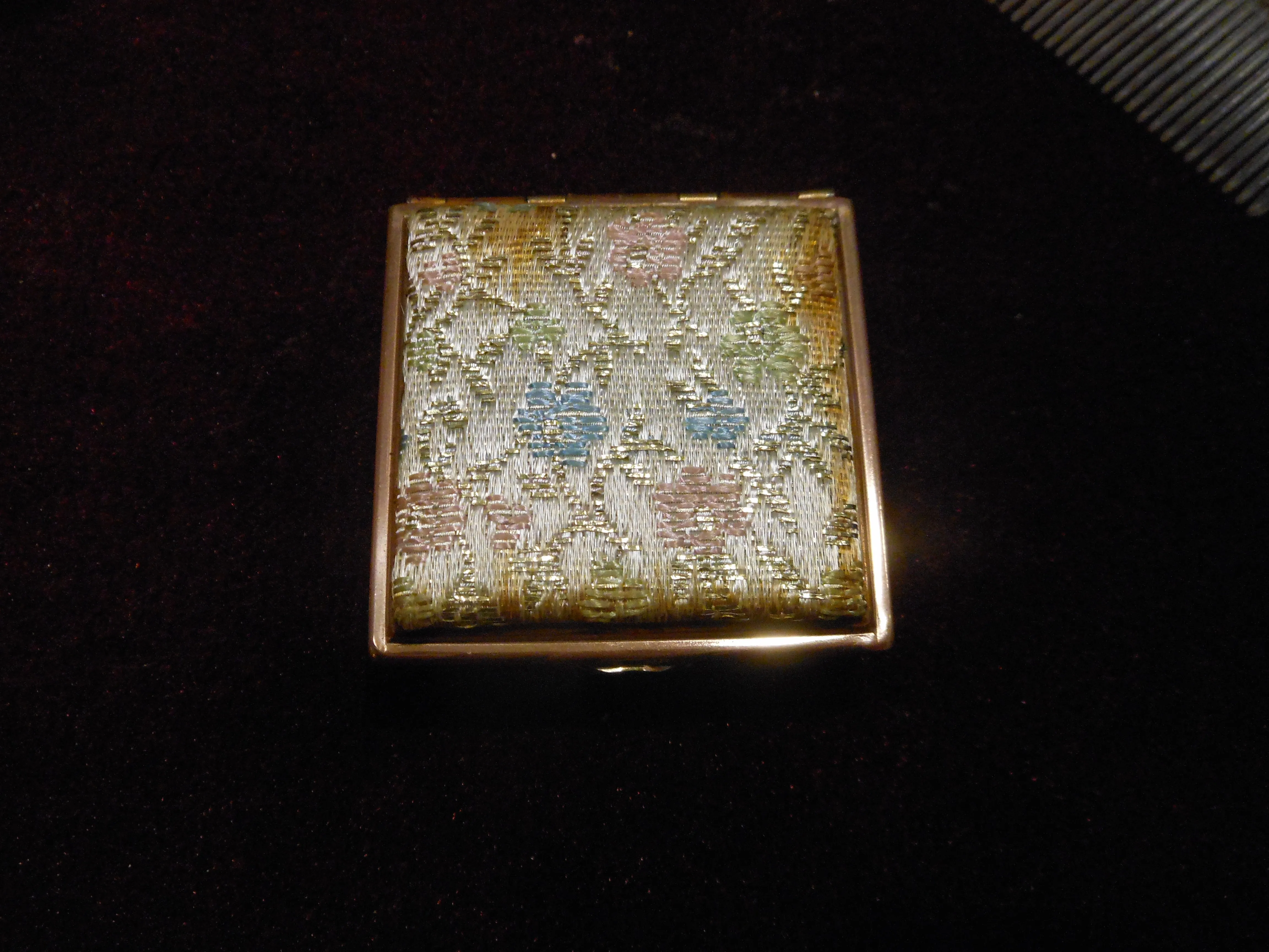 Vintage Ladies Majestic Compact Set