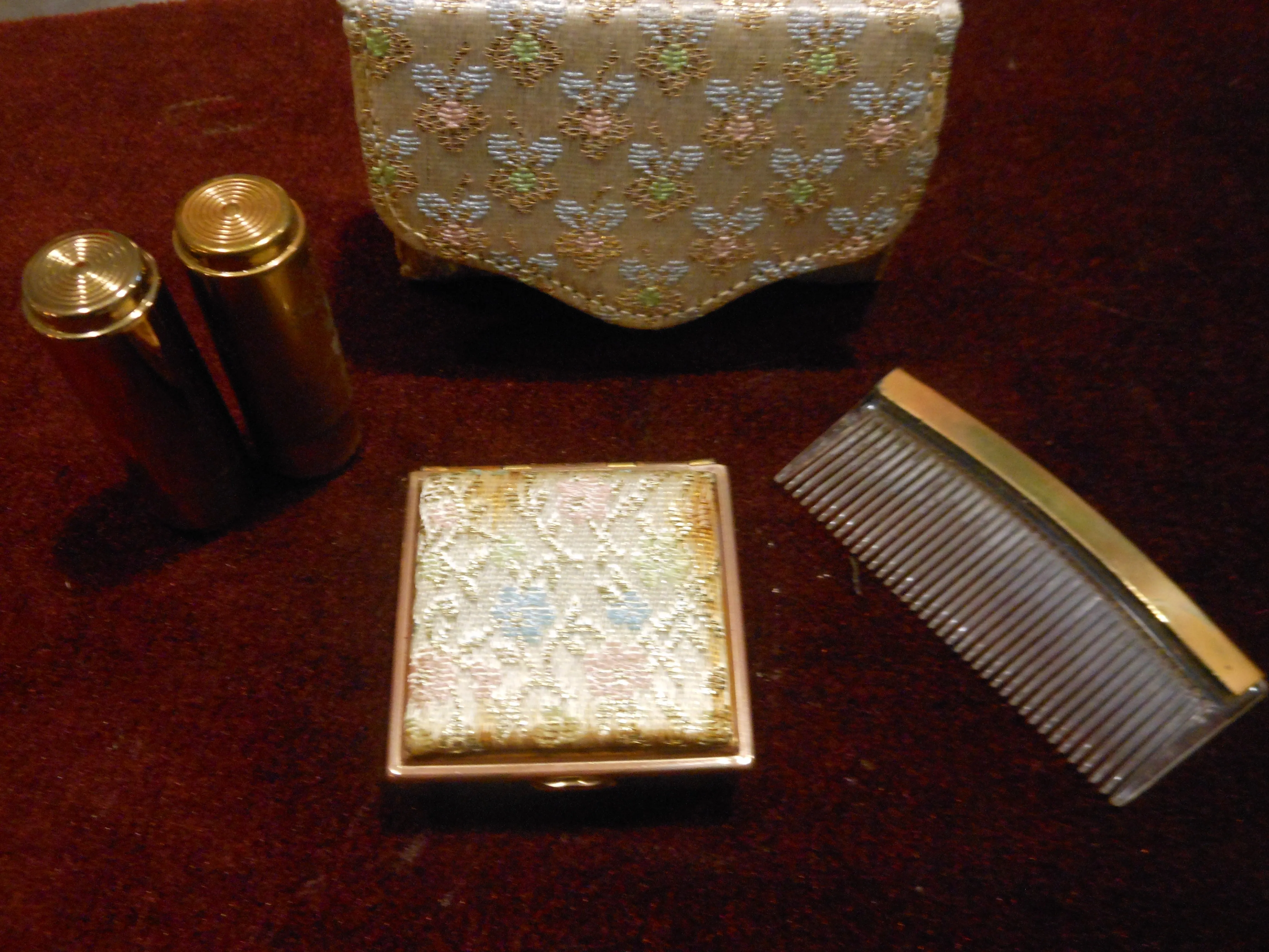 Vintage Ladies Majestic Compact Set