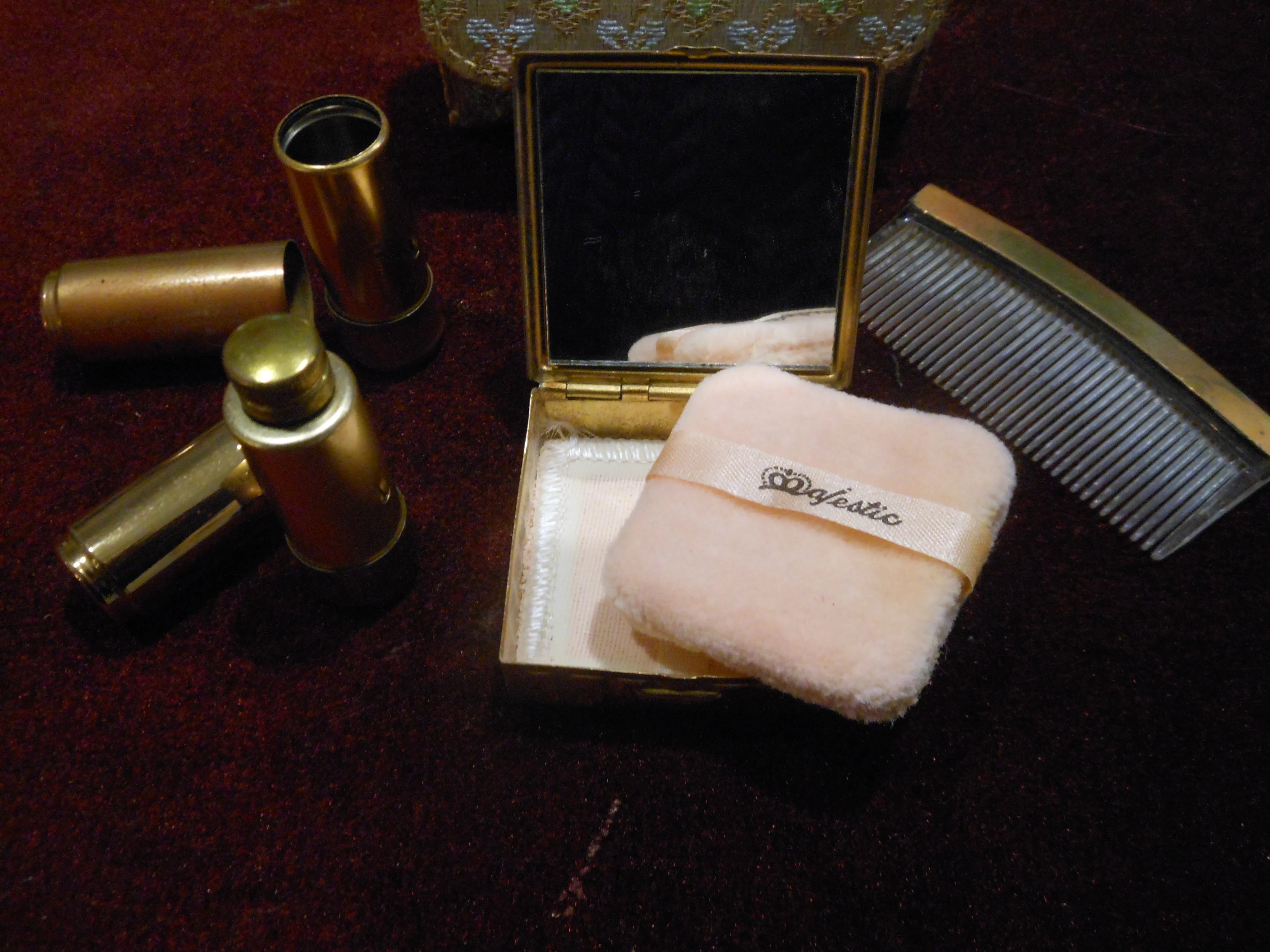 Vintage Ladies Majestic Compact Set