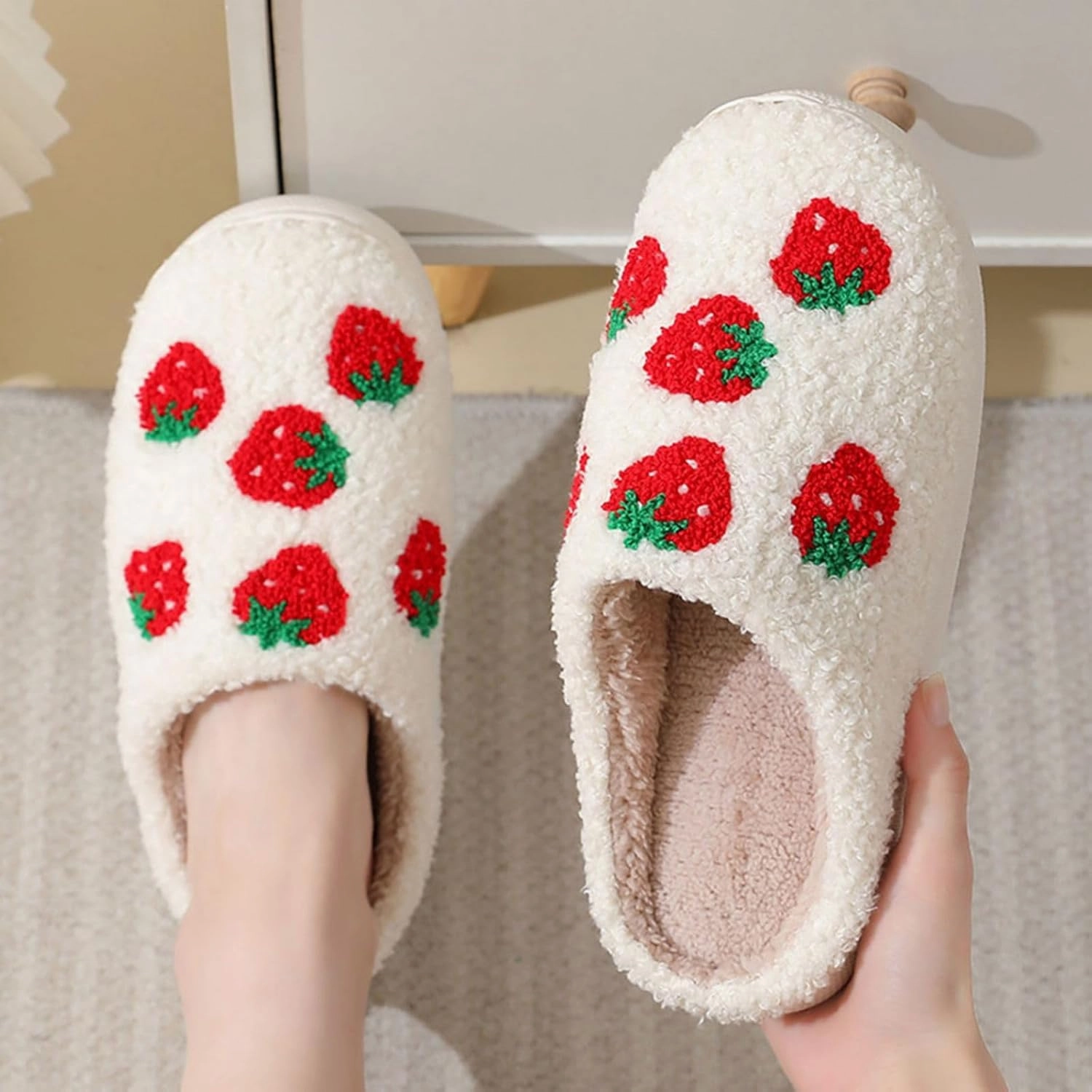 Womens Mens Fluffy Plush Slippers Soft thermal shoesRetro cartoon cute slippers at hom Indoor Outdoor Boys and girls slippers Memory Foam Retro Indoor Outdoor Home Couple Shoes